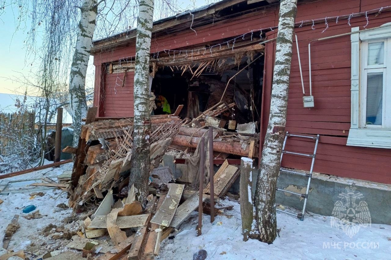 Взрыв газа обрушил стену дома на Советской площади